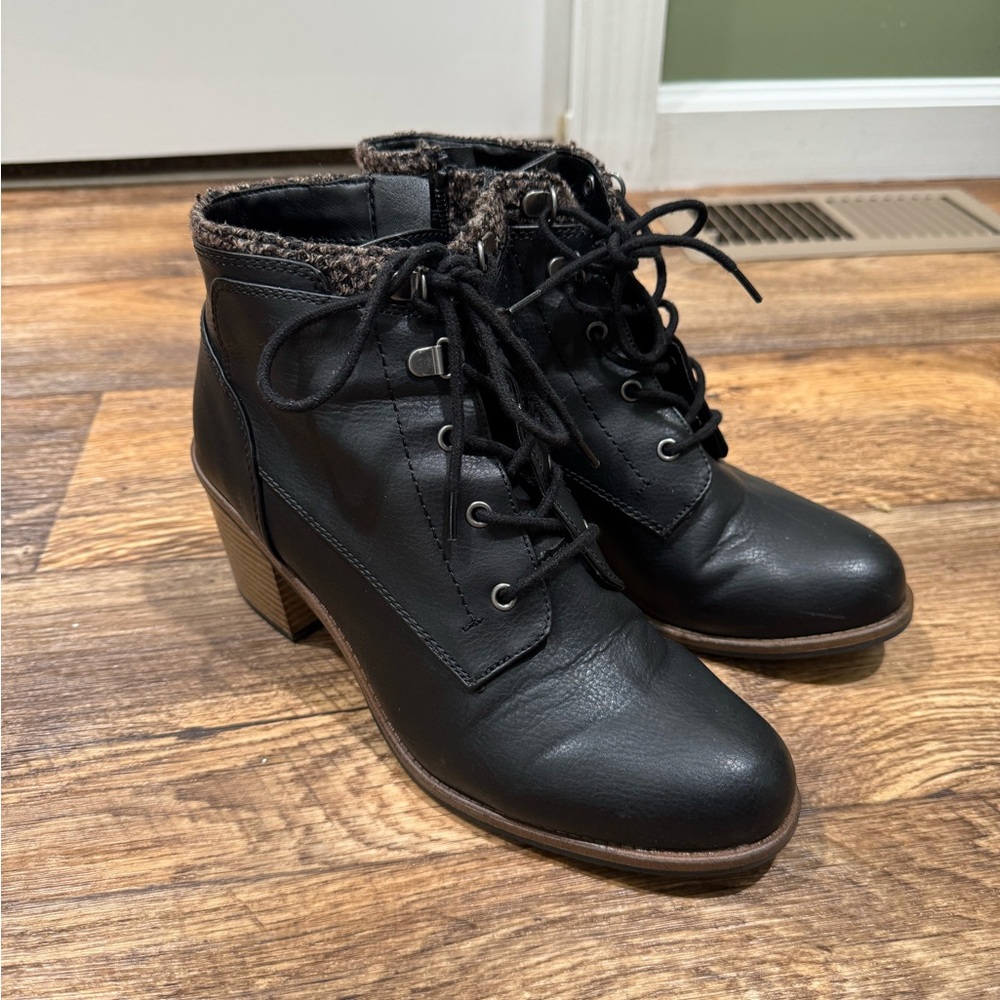 White Mountain women’s 9.5 boots